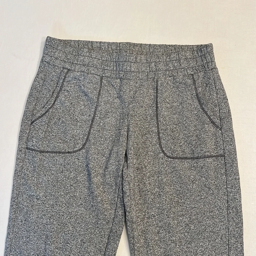 🟠 Aerie Heather Gray Capri Sweatpants - Picture 3 of 8